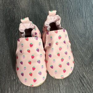0-6M Robeez soft sole shoes